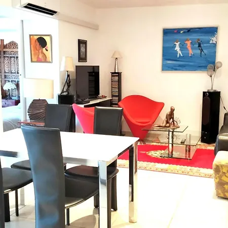 Private Sea Access And Garden In Apartmán